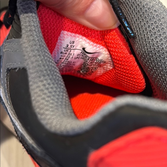 Nike Air max Kids Black and Neon Red Sneakers, size 3.5 - Picture 6 of 7